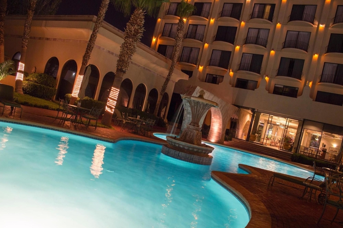 Imagen de la piscina del Hotel Lucerna Ciudad Juarez. Foto 16