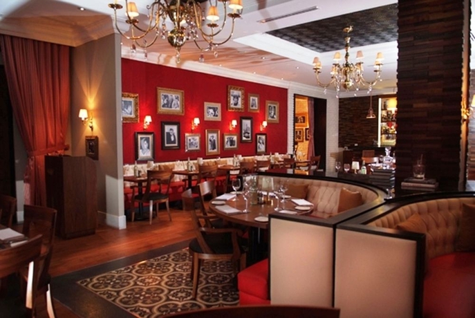 Imagen del bar/restaurante del Hotel Lucerna Culiacan. Foto 5