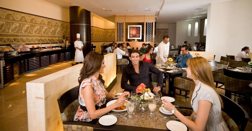 Imagen del bar/restaurante del Hotel Lucerna Hermosillo. Foto 3