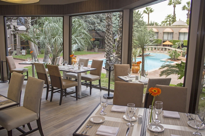 Imagen del bar/restaurante del Hotel Lucerna Tijuana. Foto 3