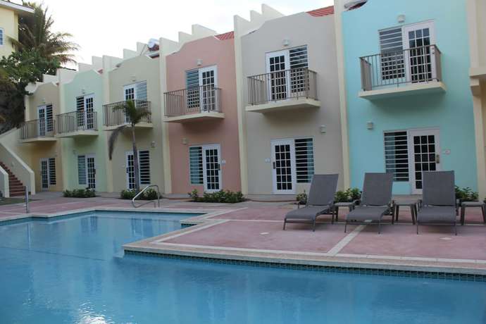 Imagen de la piscina del Hotel Lucia Beach. Foto 19