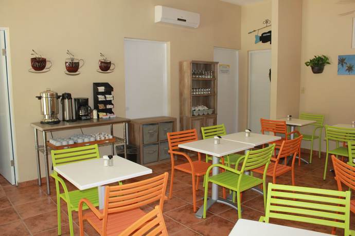 Imagen del bar/restaurante del Hotel Lucia Beach. Foto 3