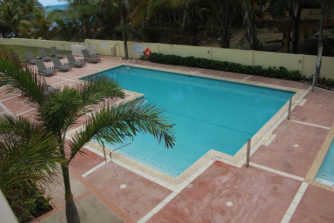 Imagen de la piscina del Hotel Lucia Beach. Foto 20