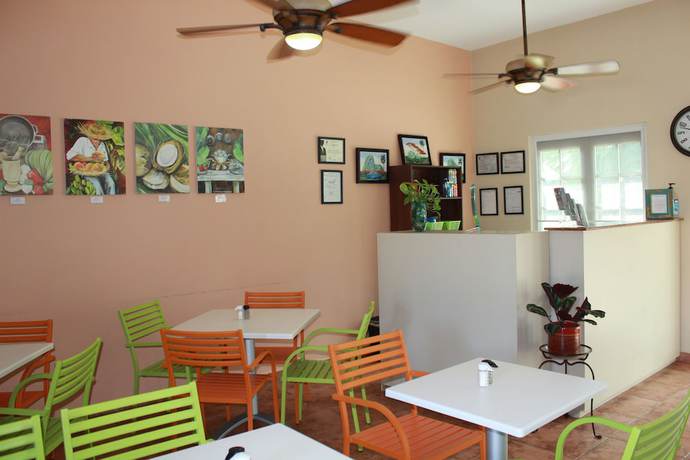 Imagen del bar/restaurante del Hotel Lucia Beach. Foto 4