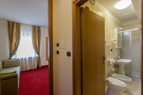 Imagen de la habitación del Hotel Lucia, Selva di Levico. Foto 6