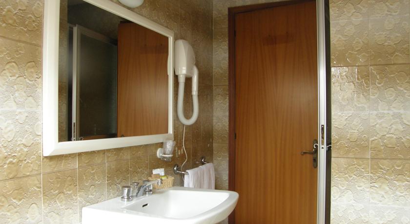 Imagen general del Hotel Luciana, Marina di Massa. Foto 3