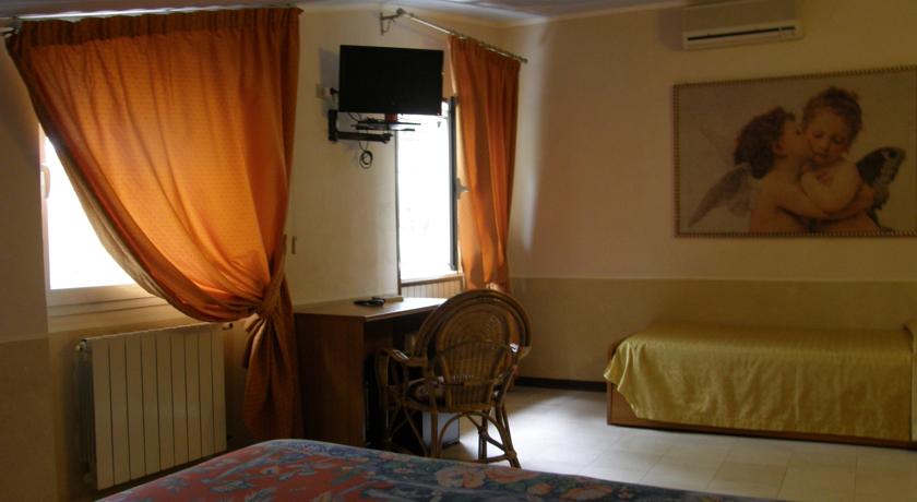 Imagen general del Hotel Luciana, Marina di Massa. Foto 4