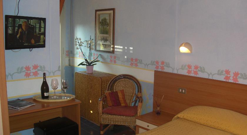 Imagen general del Hotel Luciana, Marina di Massa. Foto 6