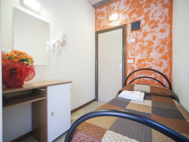 Imagen de la habitación del Hotel Luciana, Rimini. Foto 9