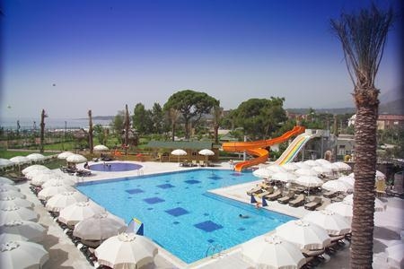 Imagen de la piscina del Hotel Lucida Beach. Foto 9