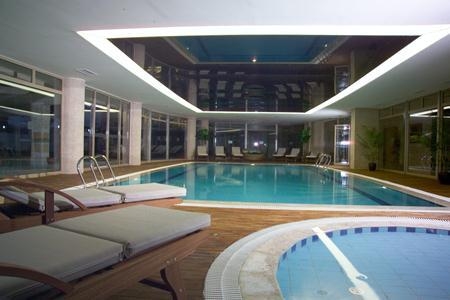 Imagen de la piscina del Hotel Lucida Beach. Foto 10
