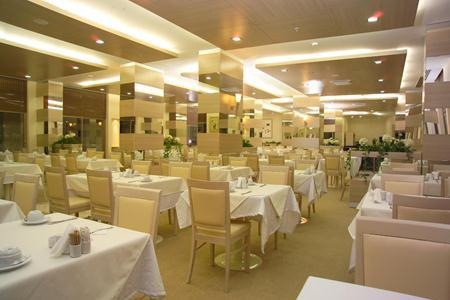 Imagen del bar/restaurante del Hotel Lucida Beach. Foto 5