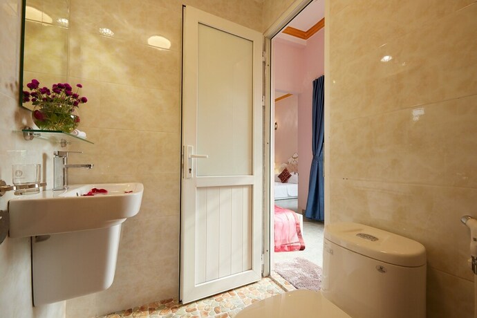 Imagen de la habitación del Hotel Lucky Budda Inn Villa. Foto 23