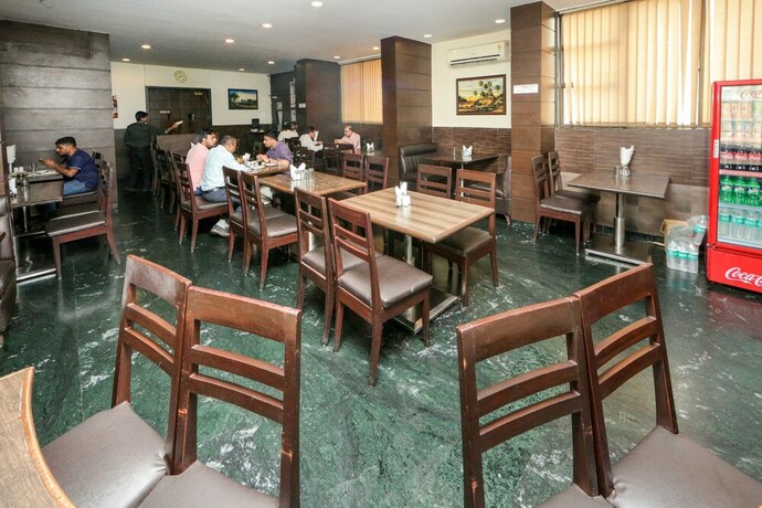 Imagen del bar/restaurante del Hotel Lucky Goregaon. Foto 18