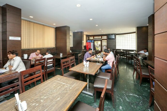 Imagen del bar/restaurante del Hotel Lucky Goregaon. Foto 19