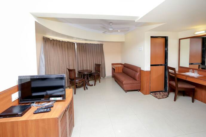 Imagen de la habitación del Hotel Lucky Goregaon. Foto 32