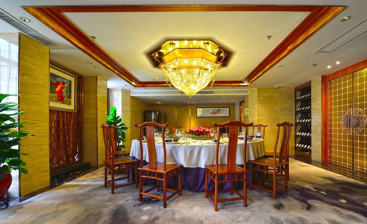 Imagen del bar/restaurante del Hotel Lucky Holiday. Foto 10