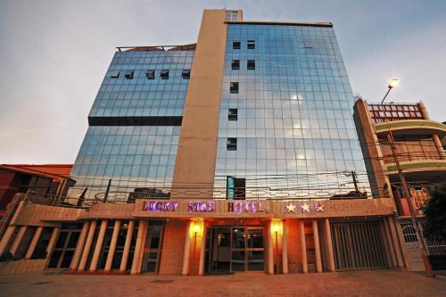 Imagen general del Hotel Lucky Star, Chiclayo. Foto 1