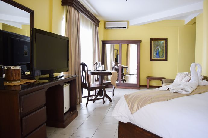 Imagen de los interiores del Hotel Lucky's Y Casino. Foto 16