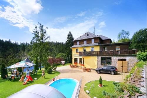 Imagen de la habitación del Hotel Lucni Dum. Foto 2