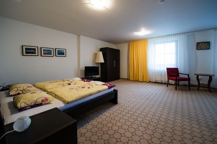 Imagen de los interiores del Hotel Lucn&iacute; Bouda. Foto 13