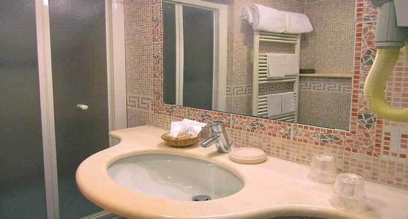 Imagen de la habitación del Hotel Ludovico Ariosto. Foto 10