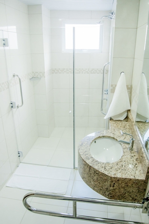 Imagen de la habitación del Hotel Luds Comfort. Foto 17