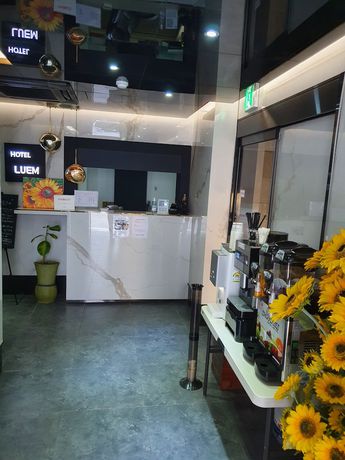 Imagen de los interiores del Hotel Luem. Foto 20