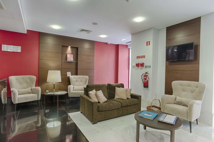 Imagen de los interiores del Hotel Luena. Foto 19