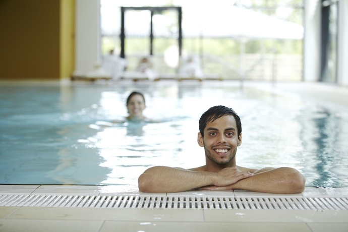 Imagen de la piscina del Hotel Lufthansa Seeheim - More Than A Conference. Foto 19