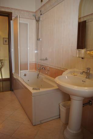 Imagen de la habitación del Hotel Lugana Parco Al Lago. Foto 12