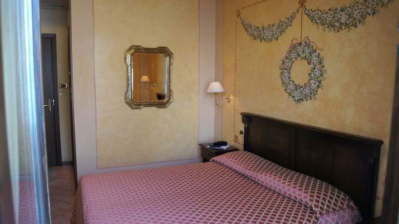 Imagen de la habitación del Hotel Lugana Parco Al Lago. Foto 13