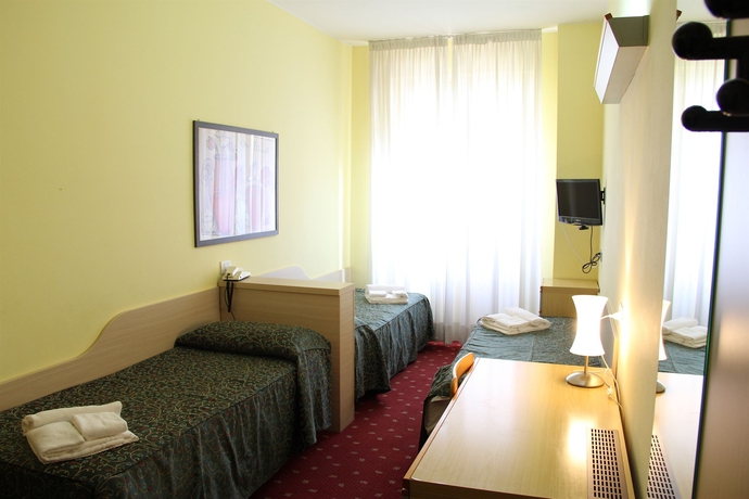 Imagen de la habitación del Hotel Lugano, Milán. Foto 11