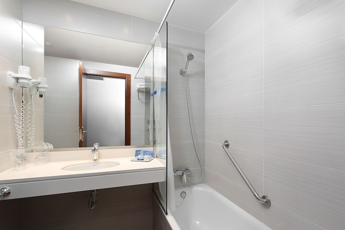 Imagen de la habitación del Hotel Lugano, Parallel. Foto 7