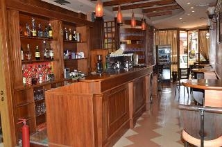 Imagen del bar/restaurante del Hotel Lugano Tirana. Foto 2