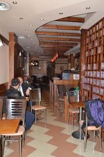 Imagen del bar/restaurante del Hotel Lugano Tirana. Foto 3