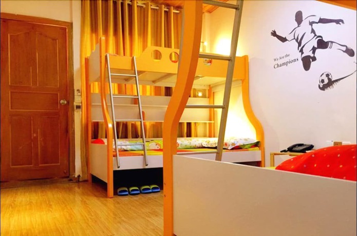 Imagen de la habitación del Hotel Luguhu Crazy Bird Youth Hostel. Foto 8