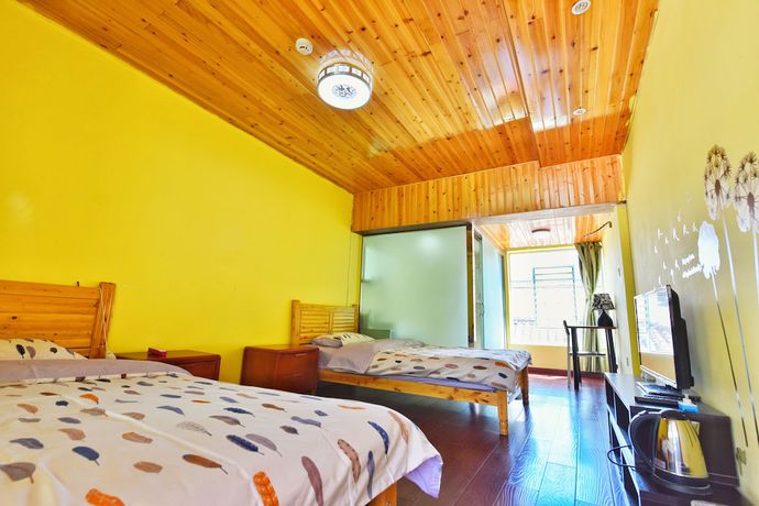 Imagen de la habitación del Hotel Luguhu Crazy Bird Youth Hostel. Foto 14