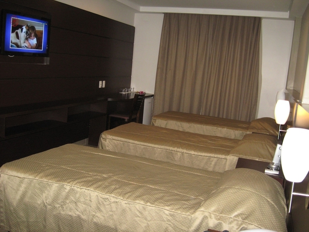 Imagen de la habitación del Hotel Lugus. Foto 4