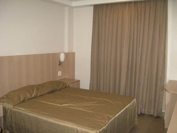 Imagen de la habitación del Hotel Lugus. Foto 6