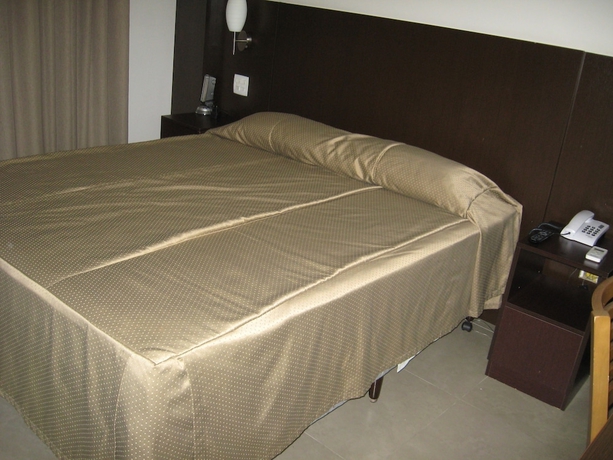 Imagen de la habitación del Hotel Lugus. Foto 7