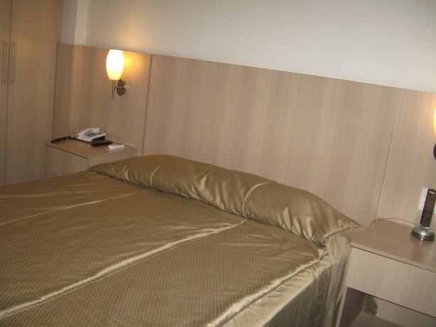 Imagen de la habitación del Hotel Lugus. Foto 8