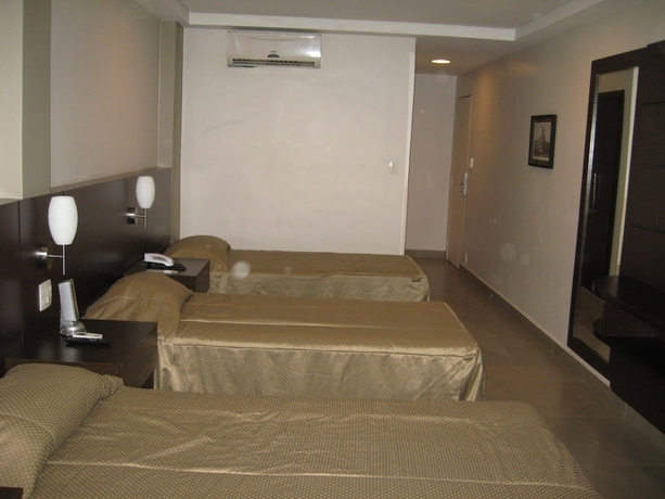 Imagen de la habitación del Hotel Lugus. Foto 10