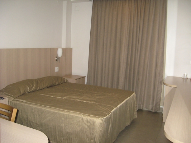 Imagen de la habitación del Hotel Lugus. Foto 11