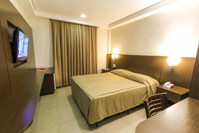 Imagen de la habitación del Hotel Lugus. Foto 12