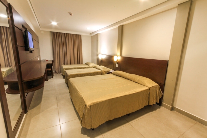 Imagen de la habitación del Hotel Lugus. Foto 15
