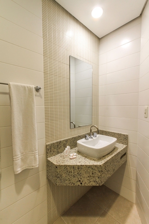 Imagen de la habitación del Hotel Lugus. Foto 16