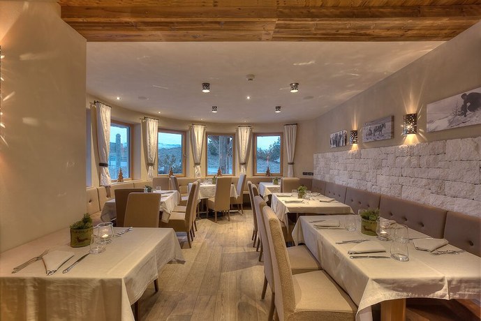 Imagen del bar/restaurante del Hotel Luianta, Pec&euml;i. Foto 6