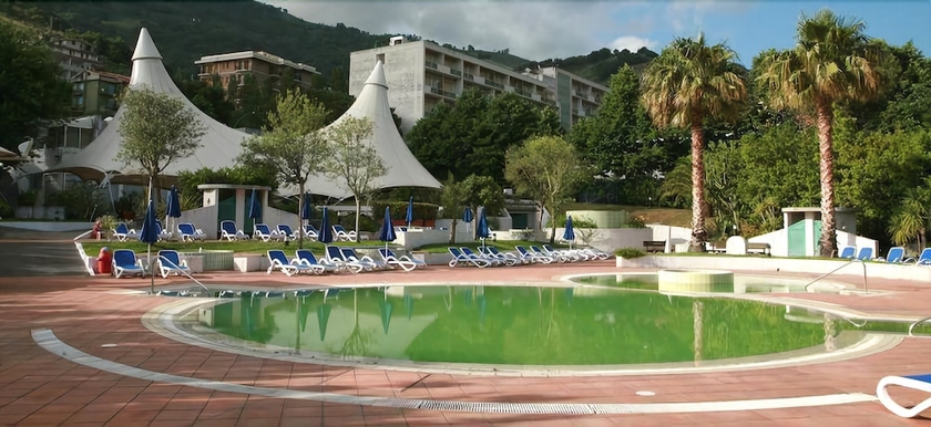Imagen de la piscina del Hotel Luigiane B&B E Ristorante. Foto 17