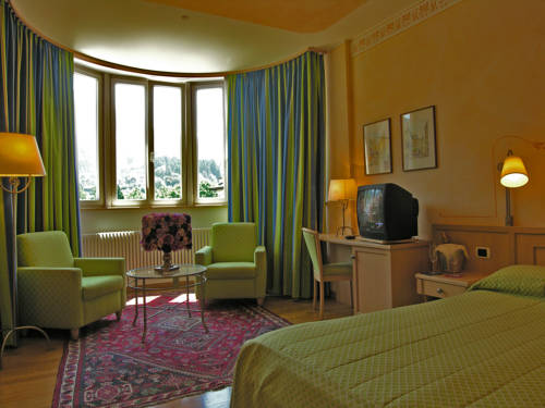 Imagen de la habitación del Hotel Luis. Foto 15